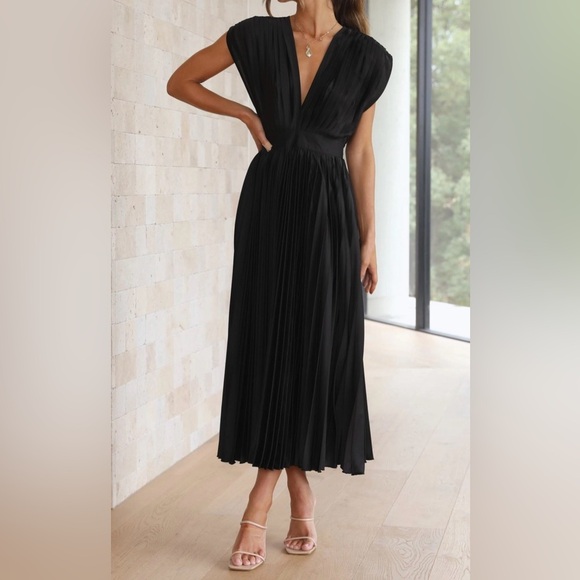 Dresses & Skirts - Toperth Deep V-Neck Back Tie Maxi Dress – Black (Size XL)